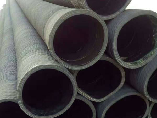 EPDM suction/discharge hoses with red polyethylene helix